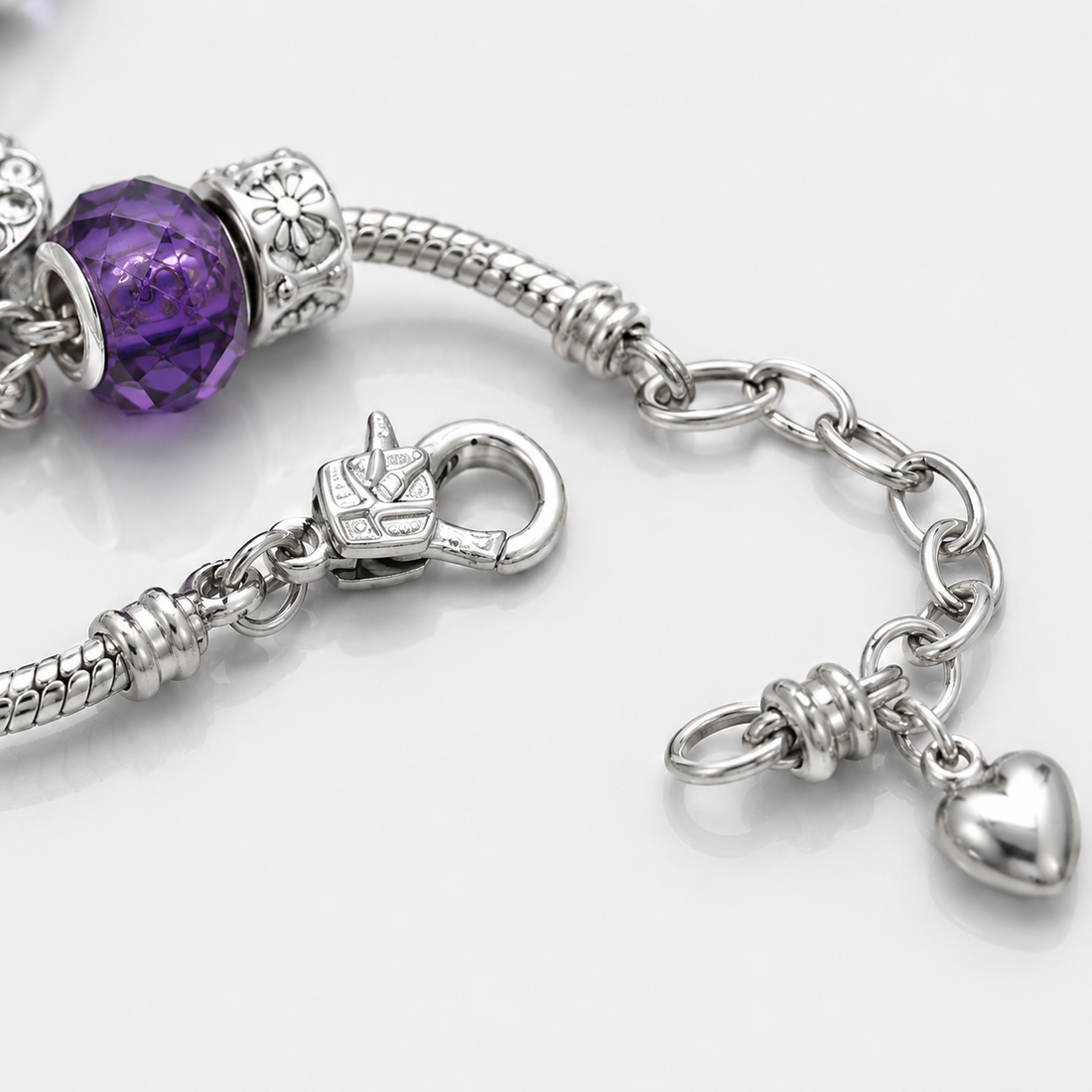 Bracelet clasp extension chain detail